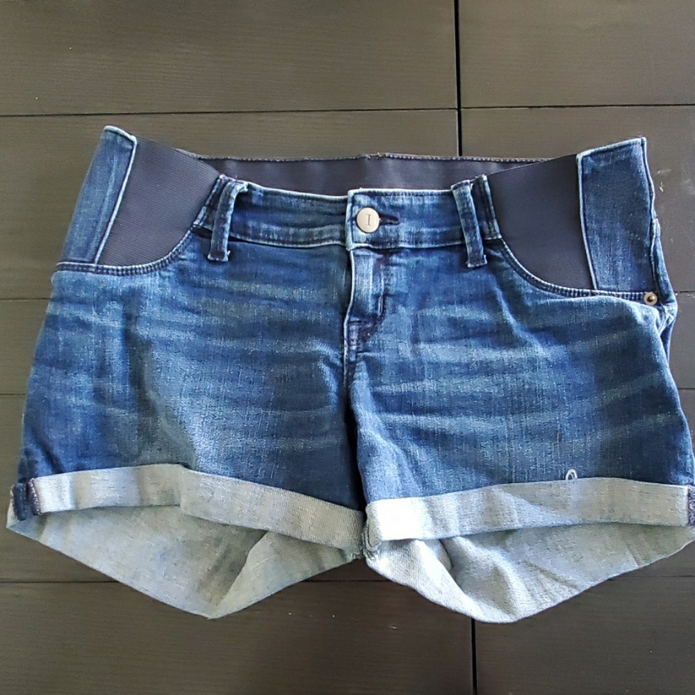 Size 2 maternity shorts very stretchy
